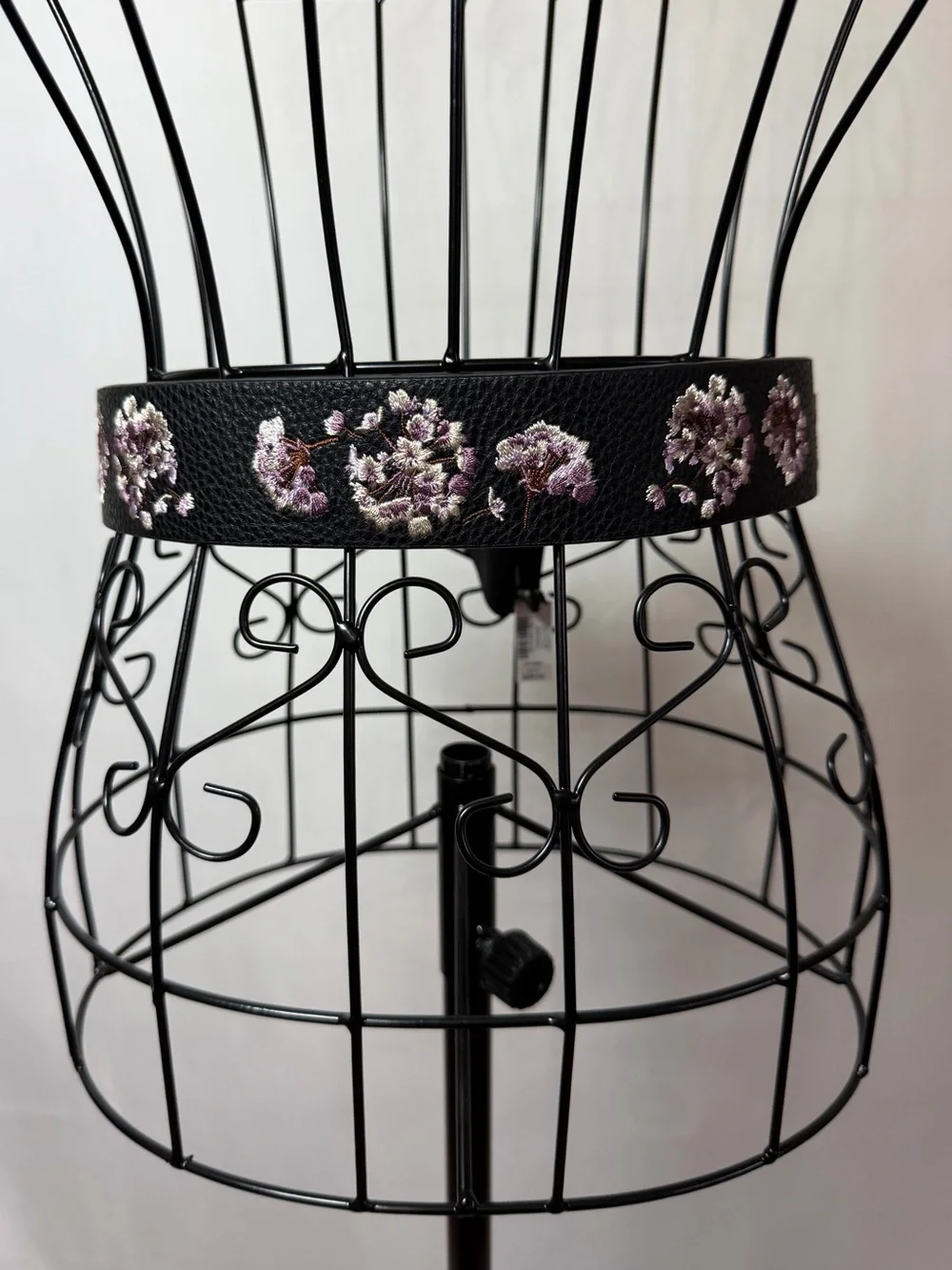 White House Black Market Embroidered Floral Black Leather Waist Belt
